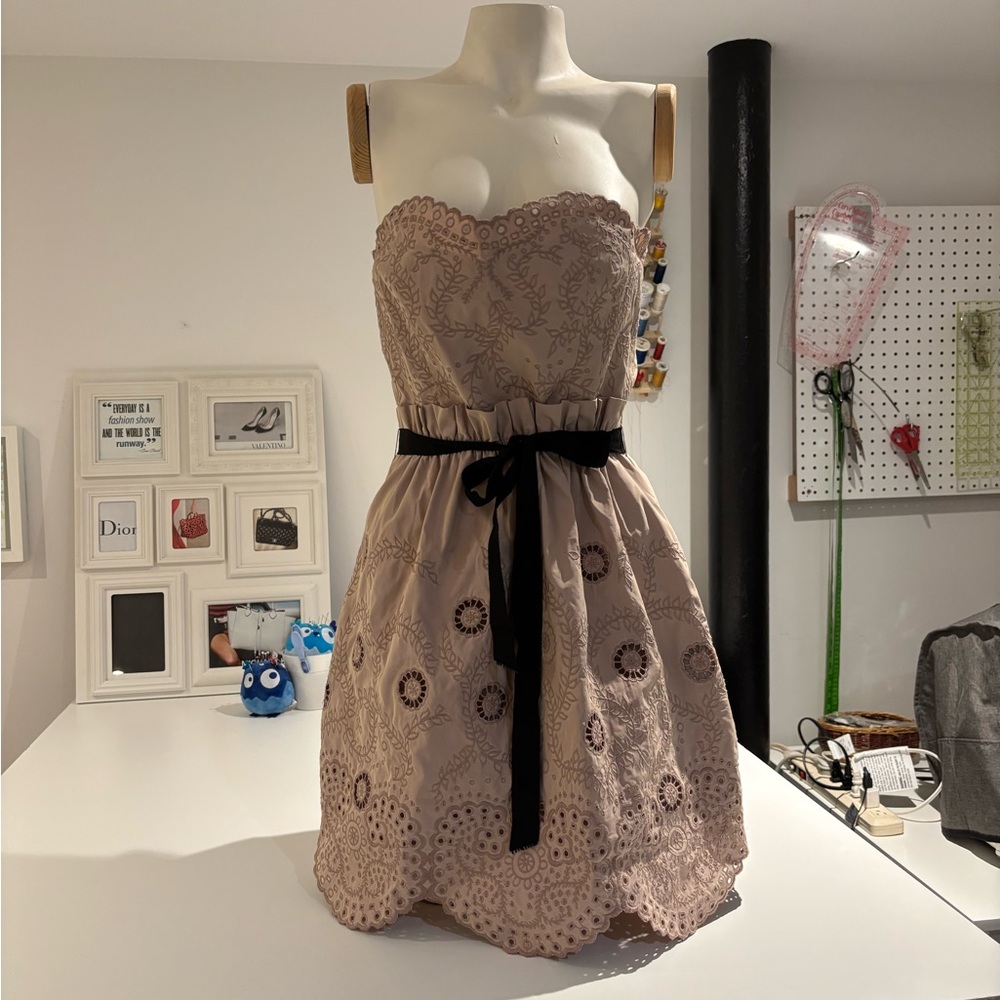 Elegant Strapless Lace Dress in Cream with Black Accents
